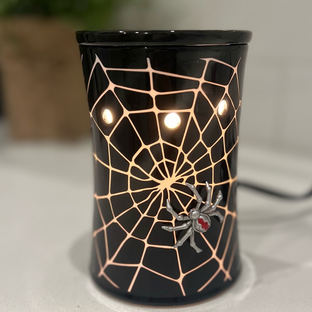 SCENTSY “Creepy Crawly” Premium Warmer